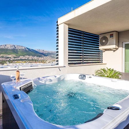 New Luxury 3-Bedroom Penthouse With Huge Terrace Split Buitenkant foto