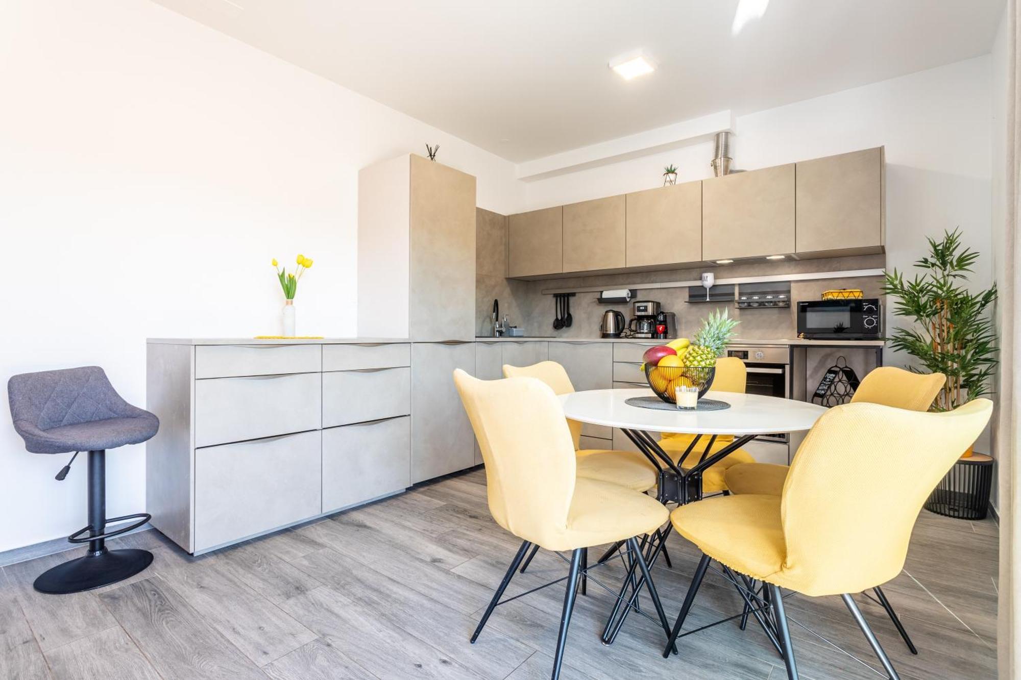 New Luxury 3-Bedroom Penthouse With Huge Terrace Split Buitenkant foto